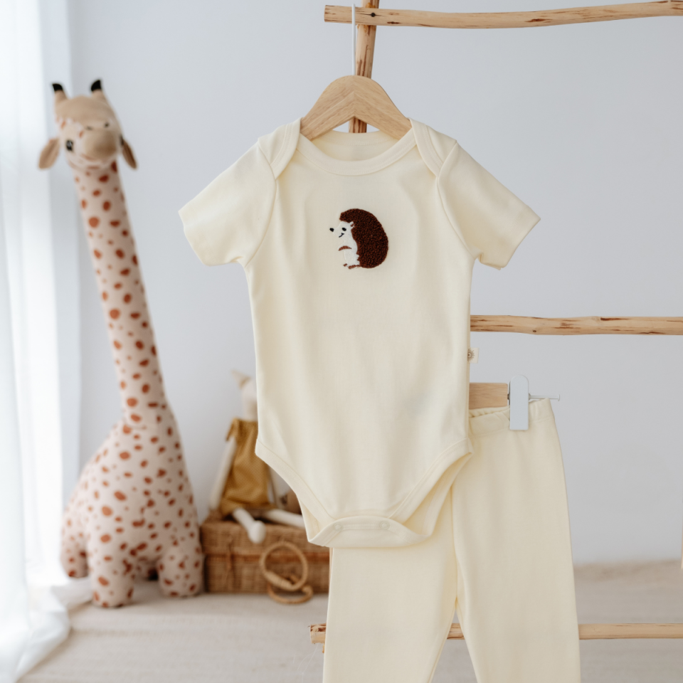 %100 Pamuklu Sevimli Kirpi Nakışlı Kısa Kollu Alt Üst Bebek Takımı