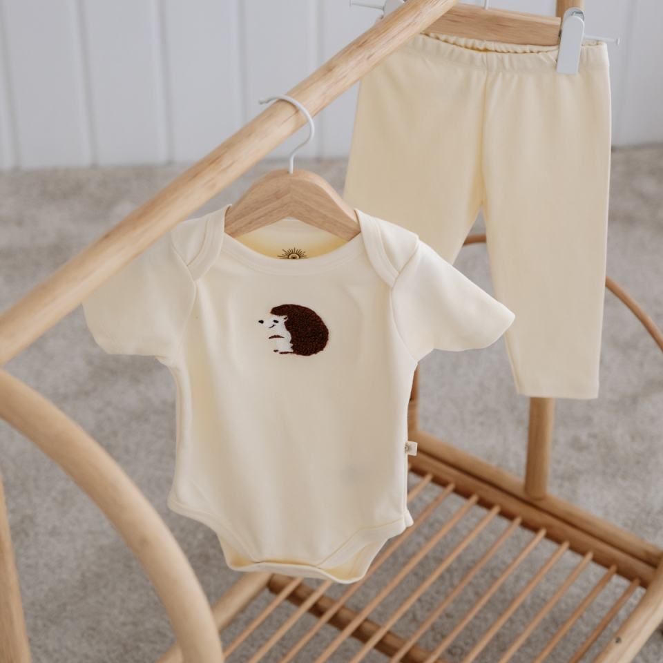 %100 Pamuklu Sevimli Kirpi Nakışlı Kısa Kollu Alt Üst Bebek Takımı