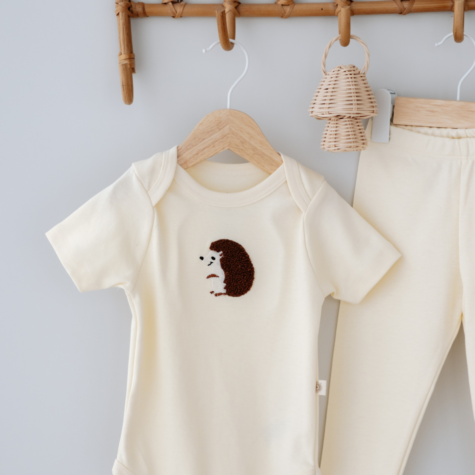 %100 Pamuklu Sevimli Kirpi Nakışlı Kısa Kollu Alt Üst Bebek Takımı