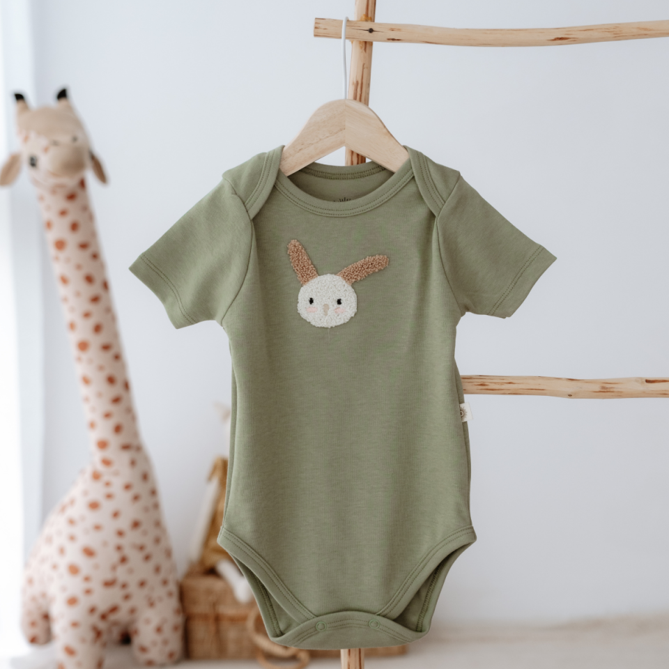 %100 Pamuklu Sevimli Tavşan Nakışlı Kısa Kollu Tek Üst