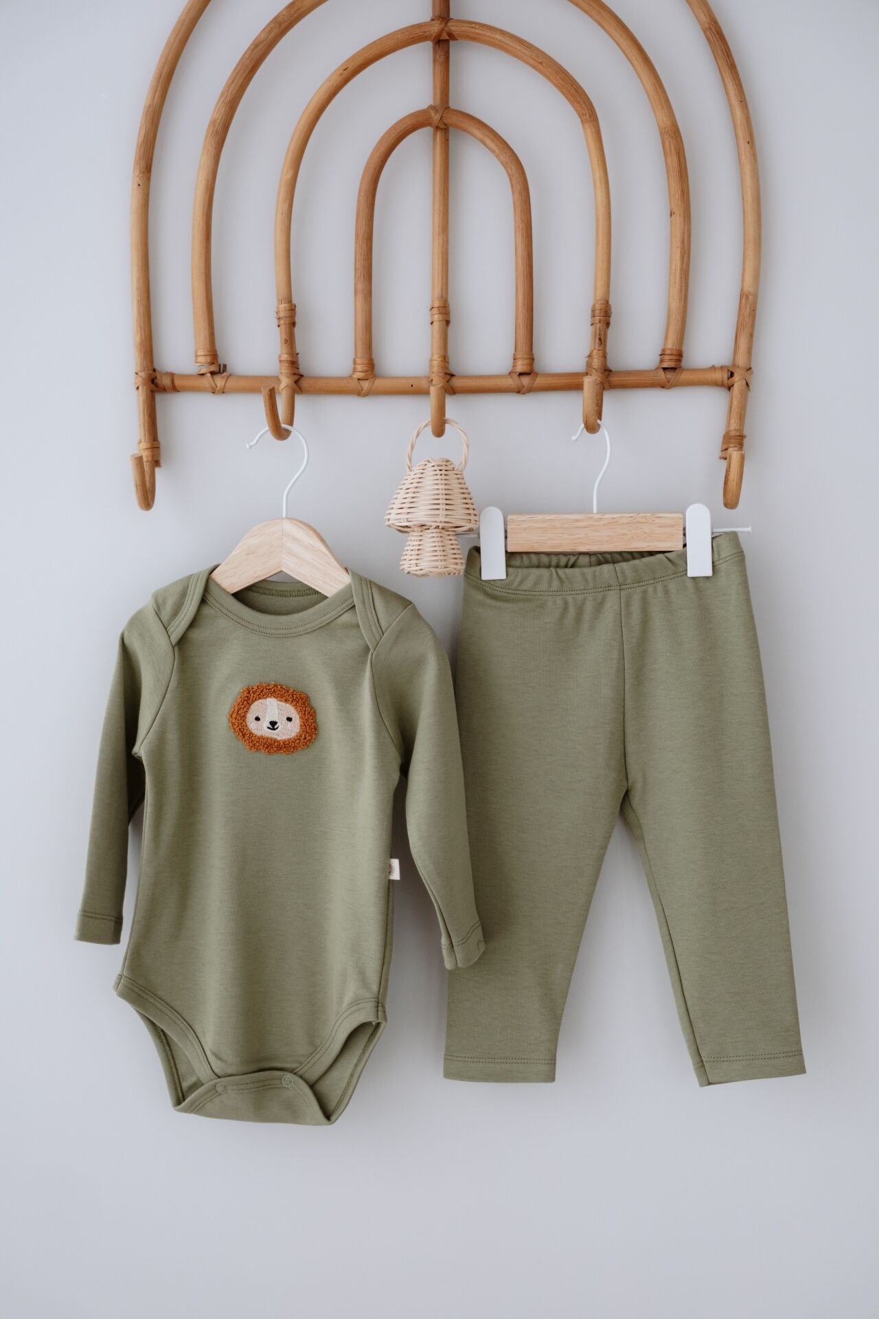 %100 Pamuklu Sevimli Aslan Nakışlı Uzun Kollu Alt Üst Bebek Takımı