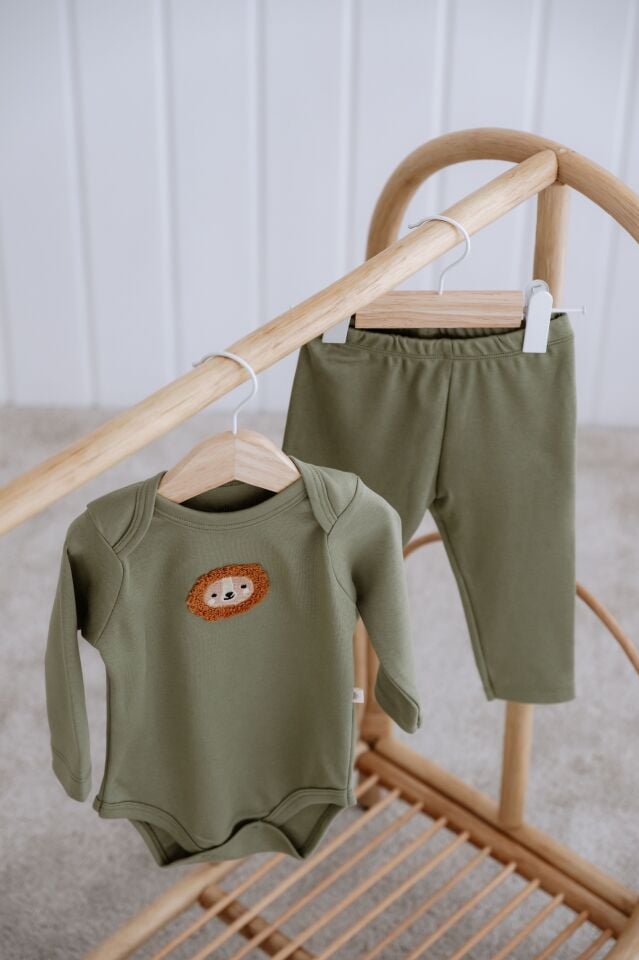 %100 Pamuklu Sevimli Aslan Nakışlı Uzun Kollu Alt Üst Bebek Takımı