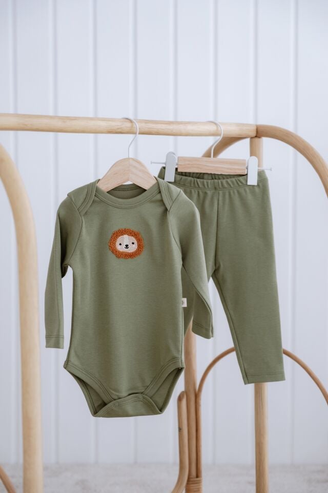 %100 Pamuklu Sevimli Aslan Nakışlı Uzun Kollu Alt Üst Bebek Takımı